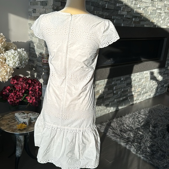 Burberry London White Eyelet Dress. US 4 - Picture 2 of 6
